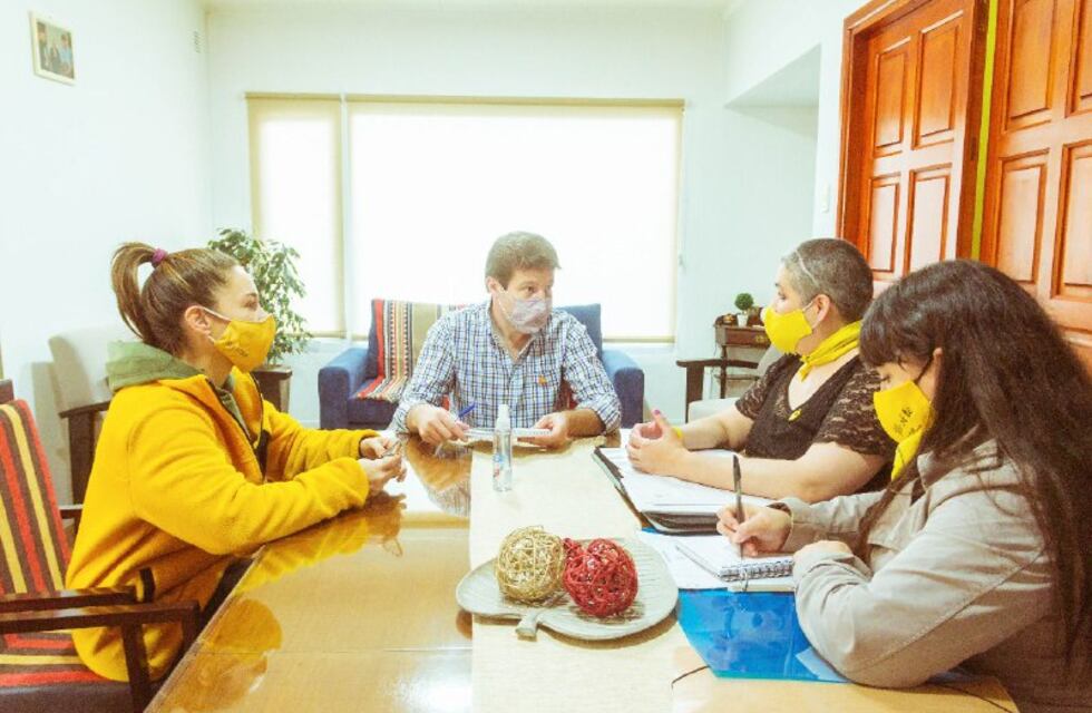 El Gobernador Melella recibió integrantes del grupo Madres de Pañuelos Amarillos