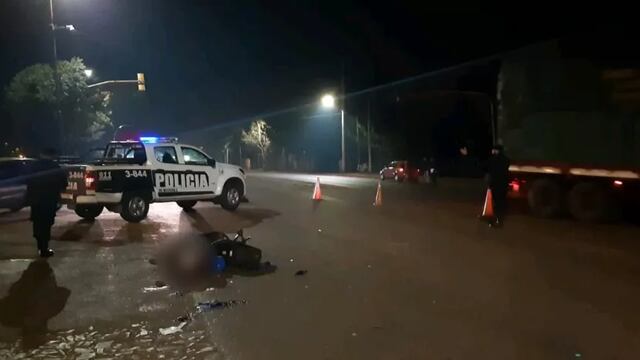 El conductor de la moto de 14 años falleció camino al hospital.