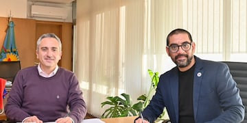 Firma del subsidio entre Larroque y Aristimuño