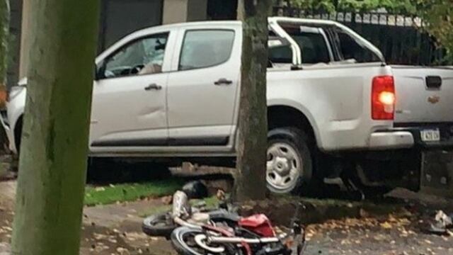 Camioneta S10 embistió a dos ladrones