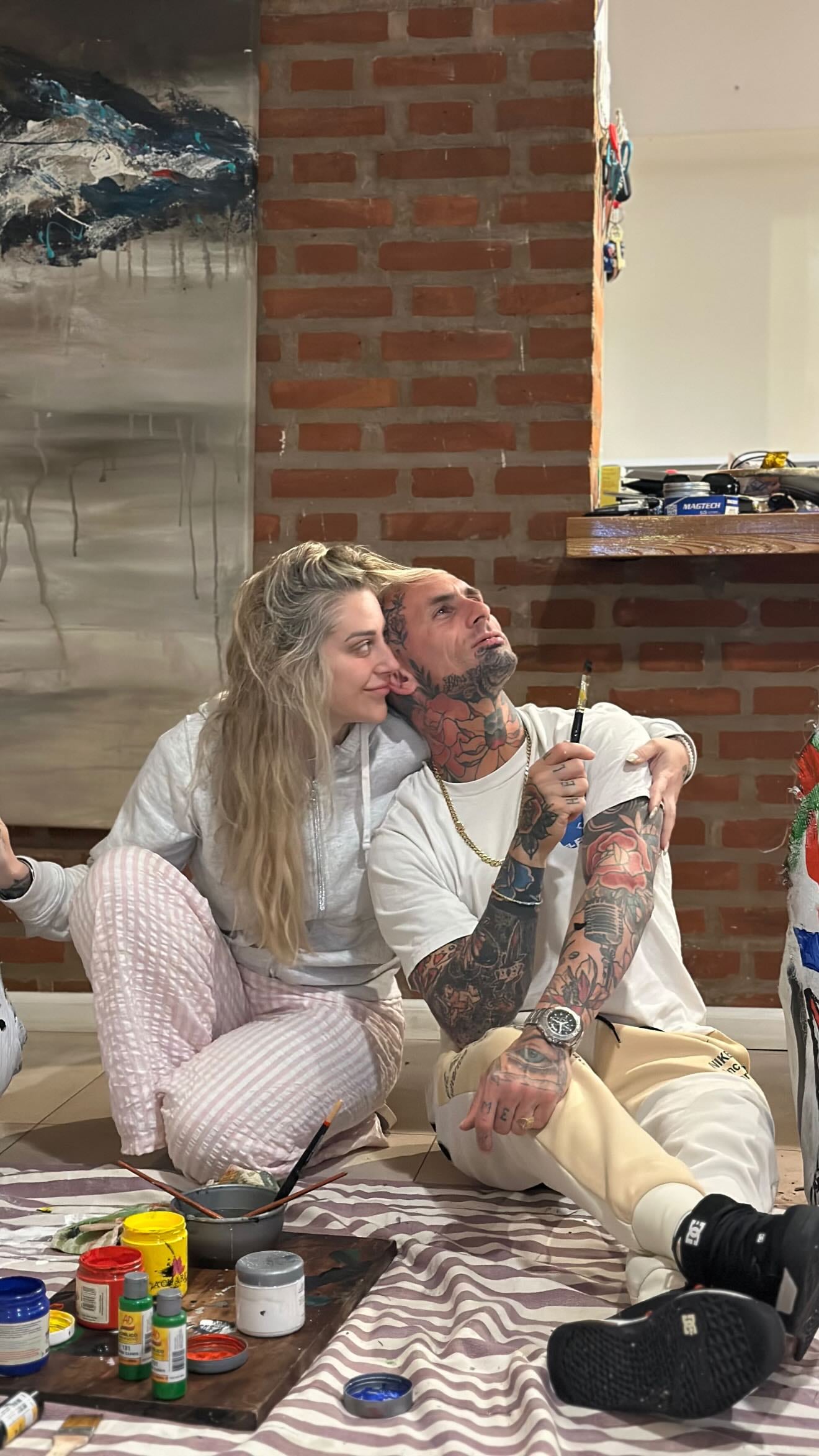 La pareja ya comparte fotos en las redes.