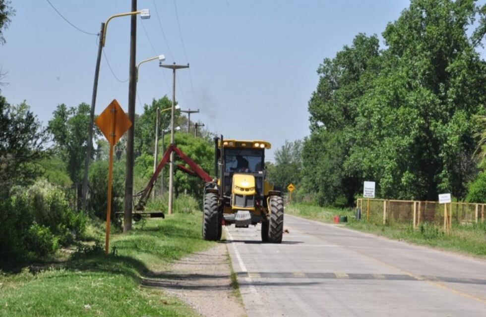 Limpieza de canales en la ciudad por la llegada de la época estival
