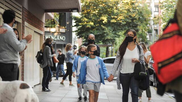 Este lunes, abren los colegios de la Ciudad. (Foto: Federico López Claro)