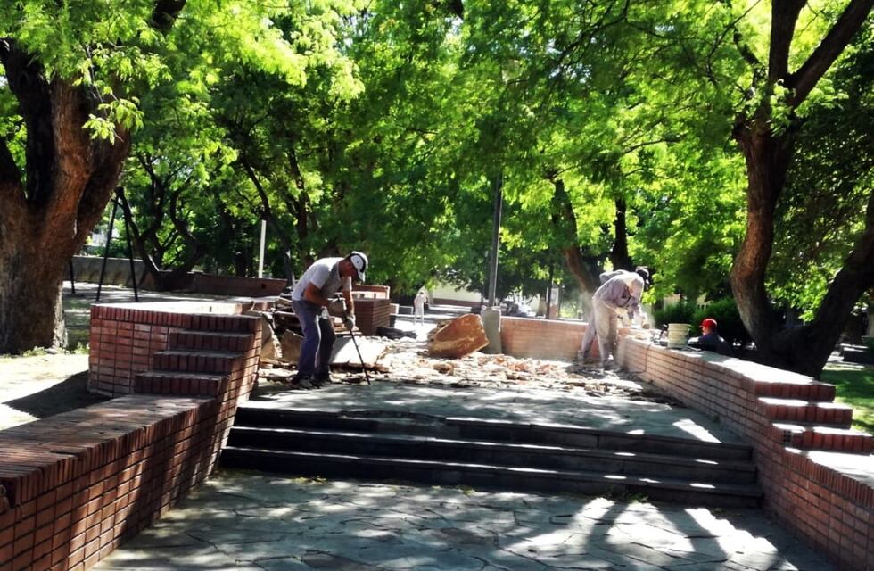 Comenzaron las tareas de remodelación de la plaza Independencia