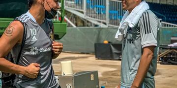 Lucas Zelarayán y Emanuel Reynoso, cordobeses en la MLS de Estados Unidos. Y rivales de Messi... (AP / archivo)