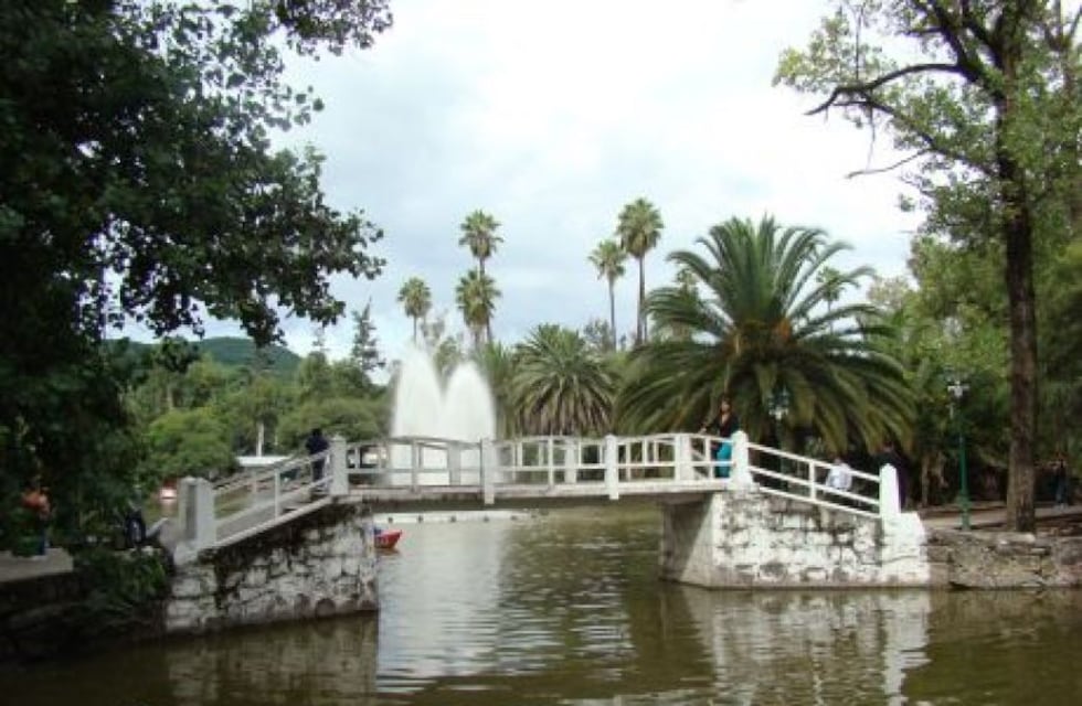 Corrió desnudo, se desplomó y murió en pleno centro de Salta