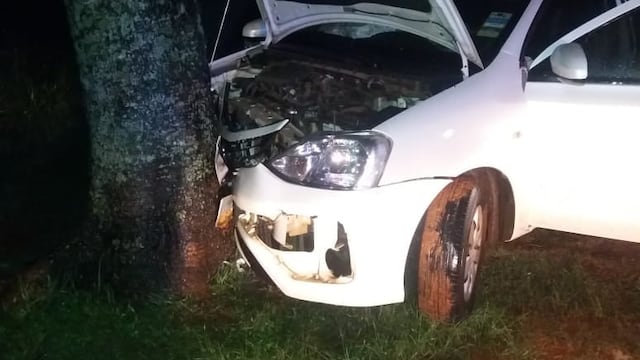 Un auto colisionó contra un árbol en Puerto Iguazú, dos mujeres resultaron con lesiones