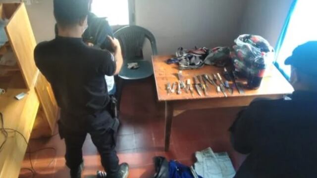 Secuestran varias armas blancas y detienen a un individuo en Mártires.