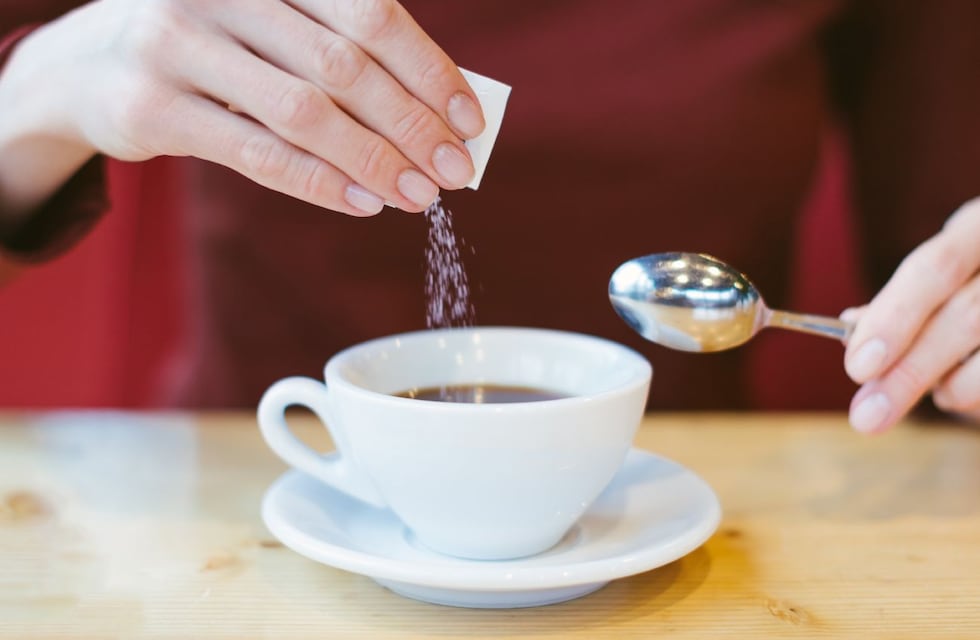 Por qué no deberías usar más edulcorante: la advertencia de los científicos