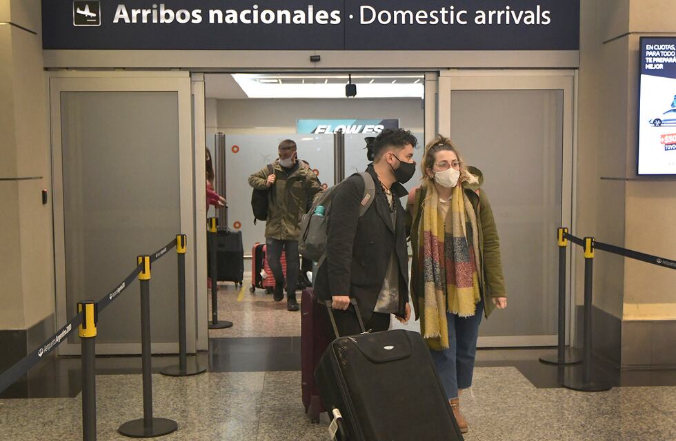 Cepo a las cuotas en pasajes: se dispararon los precios de los vuelos para viajar por Argentina