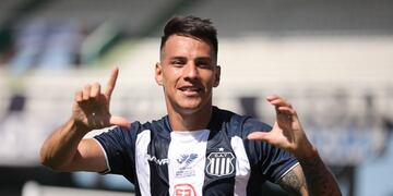 El Perro metió tres en tres. Y las metió adentro a todas en un cuestionario picante...