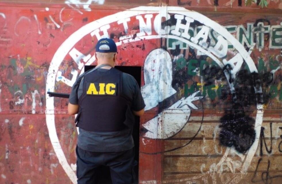 Detuvieron a un ex policía bajo sospecha de ser “pieza fundamental” de una banda criminal en Rosario