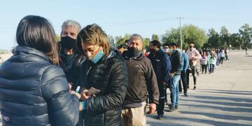 Filas para sacar entradas para el TC en San Luis