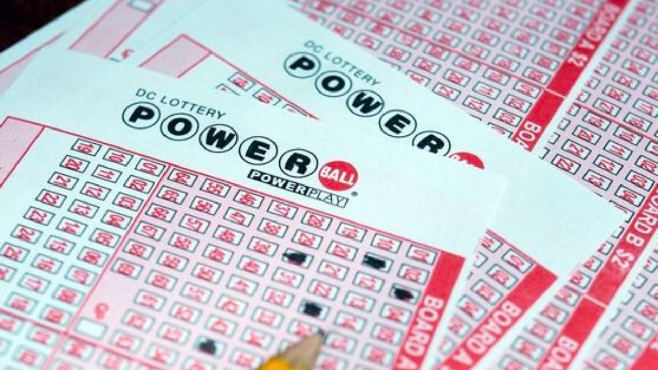 Powerball es un juego de lotería estadounidense ofrecido en 45 estados, el Distrito de Columbia, Puerto Rico y las Islas Vírgenes de EE. UU.