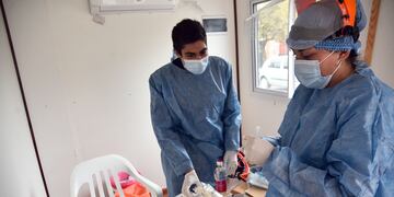 Enviarán nuevas muestras de contagiados a estudiar en el Instituto Malbrán. (Foto: Pedro Castillo)