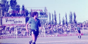José María Suárez, el Colorado, con la Celeste contra el cuerpo.