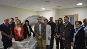 Los concejales fueron a conocer el nuevo tomógrafo de la Clínica Parra