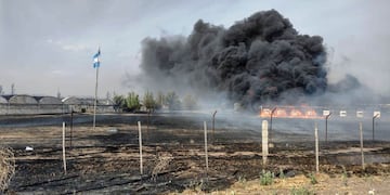 Un incendio arrasó con un invernadero en Villa Atuel en el inicio del fin de semana largo.