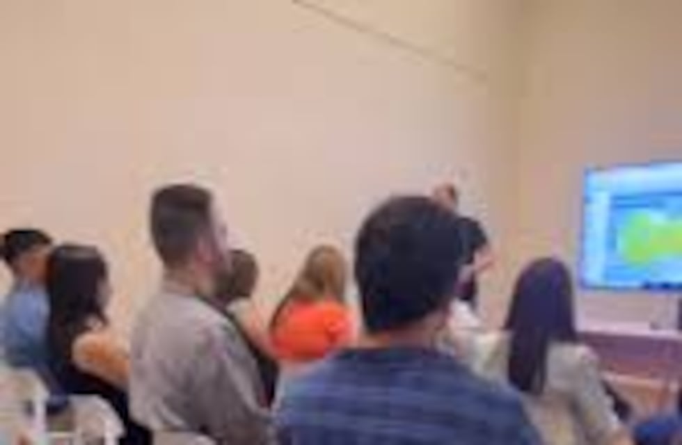 Minería provincial capacita a su personal en habilidades comunicacionales y atención ciudadana