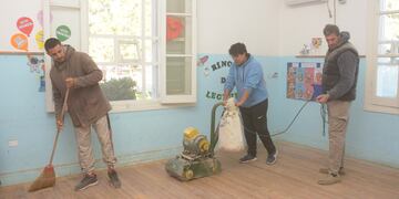 Alumnos de la Escuela de Aprendices Operarios realizaron tareas en la Escuela Especial Stella Maris.