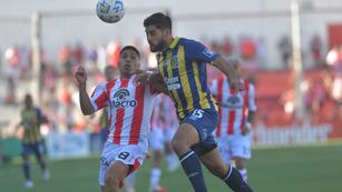 El uruguayo no pudo zafar de la tarjeta amarilla en el segundo tiempo.