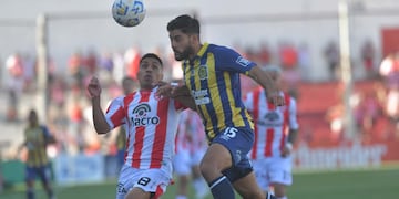 El uruguayo no pudo zafar de la tarjeta amarilla en el segundo tiempo.