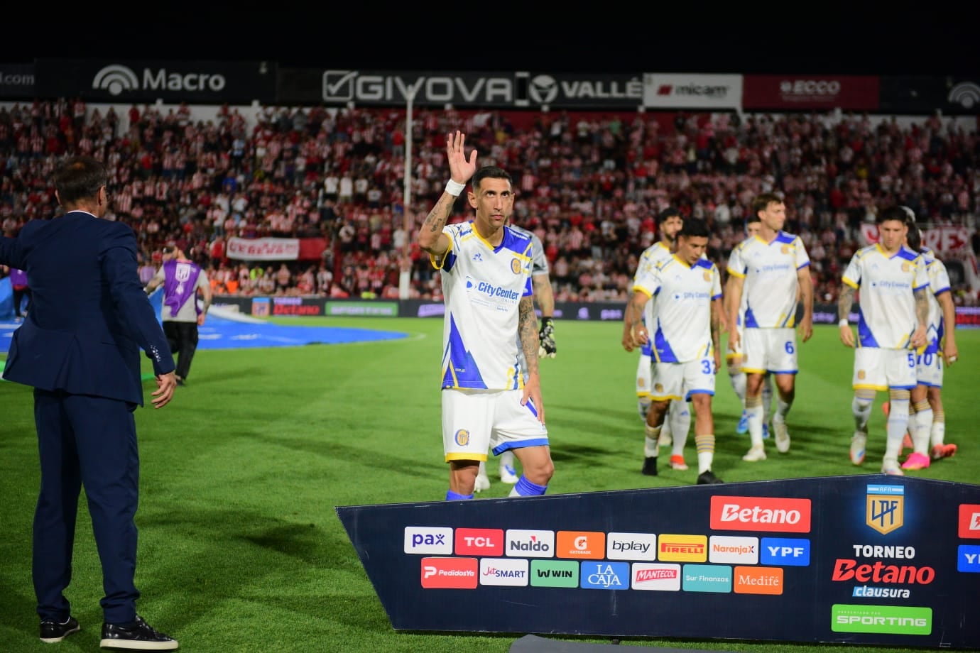 Instituto ante Rosario Central, con Di María. (José Gabriel Hernández / La Voz).