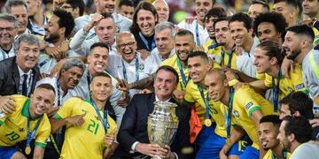 En 2019, Bolsorano levantó la Copa América junto al plantel de Brasil.