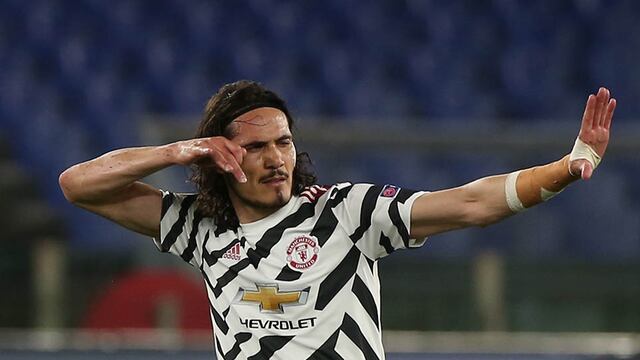 Cavani festeja uno de sus goles en el Manchester United