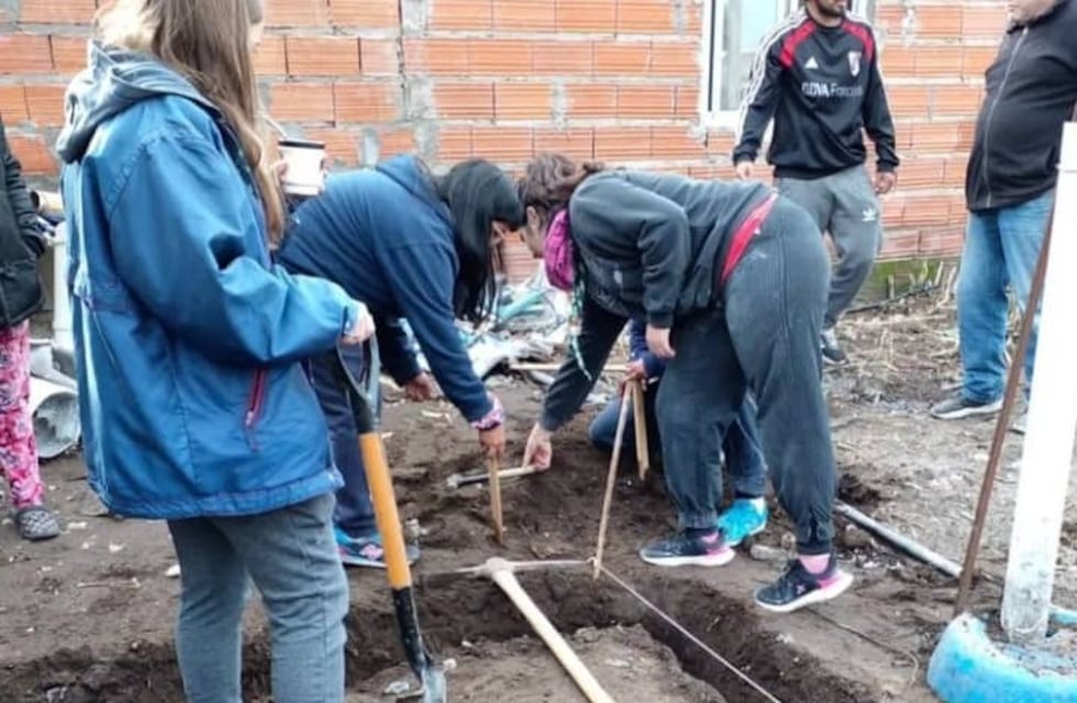 Los scouts “Sagrado Corazón” construyen baños para familias vulnerables