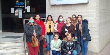 Trabajadores de la Clínica Nacer permanecieron toda la noche y todavía no fueron recibidos por las autoridades