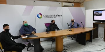 Emanuel Oliva, personal del servicio de posventa de Mercedes Benz, capacitó sobre la mecánica del transporte público de pasajeros