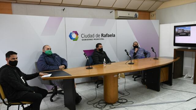 Emanuel Oliva, personal del servicio de posventa de Mercedes Benz, capacitó sobre la mecánica del transporte público de pasajeros