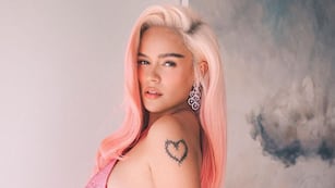 Karol G conquistó corazones en microbikini y hasta La Joaqui le comentó:  “Qué cosa preciosa”.