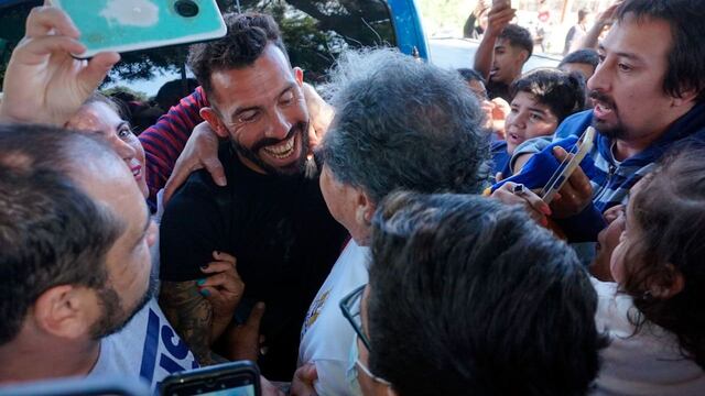 Carlos Tevez revolucionó Santiago del Estero y regaló momentos inolvidables a sus fans.
