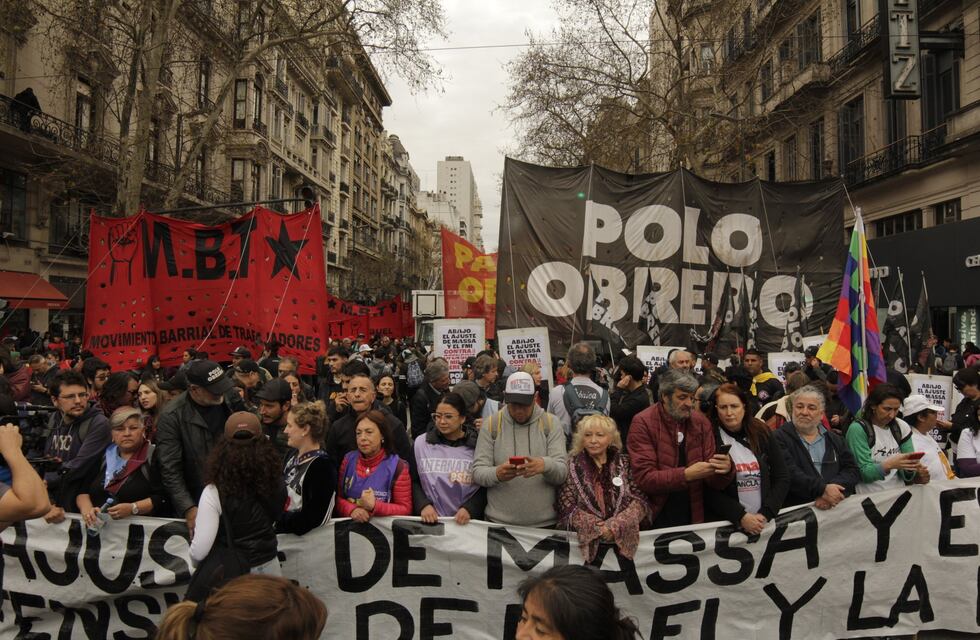 Unidad Piquetera y la izquierda se manifestaron este jueves en la Plaza de Mayo “contra el ajuste y la derecha”