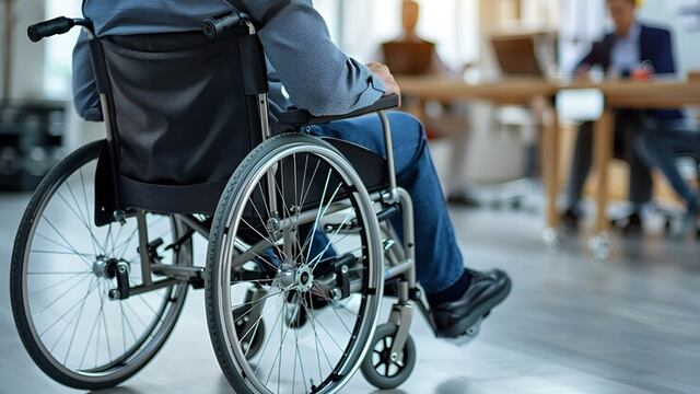 La mujer afirma que su tío no estaba muerto al entrar al banco.