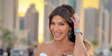 Catherine Fulop conquistó corazones frente a la pileta, tomando mate y con una microbikini “animal print”.