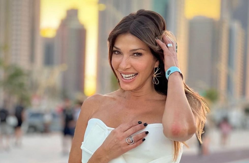 Catherine Fulop conquistó corazones frente a la pileta, tomando mate y con una microbikini “animal print”