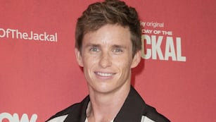 Disney Plus: la serie protagonizada por Eddie Redmayne que es furor y te dejará los pelos de punta