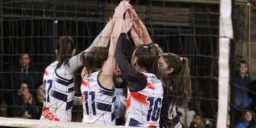 Regatas vóley femenino lidera las posiciones del torneo Clausura A1 de Mendoza.
