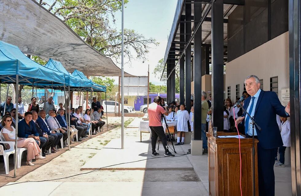 Gran inversión educativa en la localidad de Arrayanal. Gerardo Morales encabezó el acto de inauguración