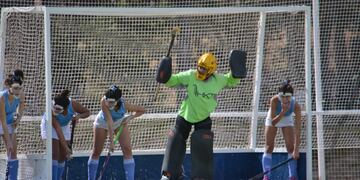Puerto Belgrano ya tiene alfombra para su cancha de Hockey sintético