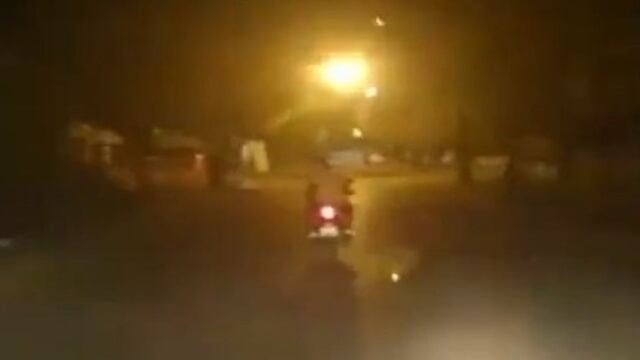 El menor de edad robó una motocicleta Corven y escapó a toda velocidad.