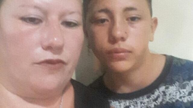 Silvia junto a David, su hio, el niño que necesita urgente una intervención quirúrgica.