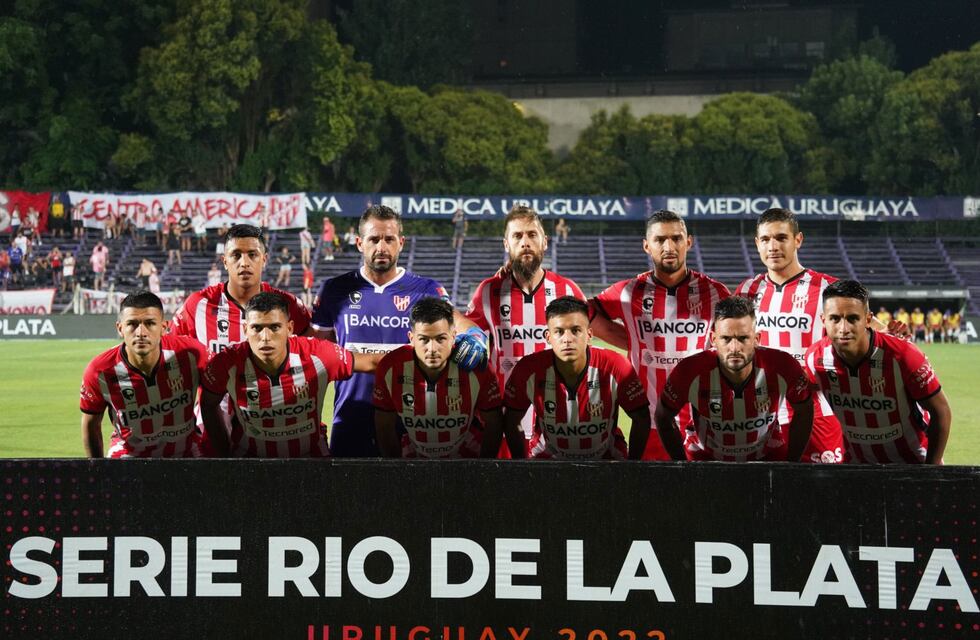 En su debut internacional, Instituto le ganó 2 a 0 a Liverpool en Montevideo