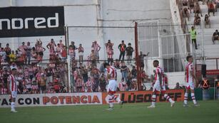 Una acción inmprudente de Gregorio Rodríguez dejó a Instituto con uno menos ante Riestra.