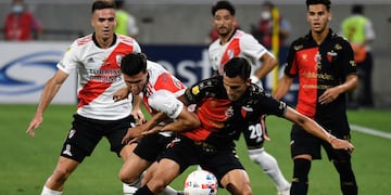 Colón y River compitieron en el último compromiso oficial del fútbol argentino, en el Trofeo de Campeones que se llevó el Millonario. (Fotobaires)