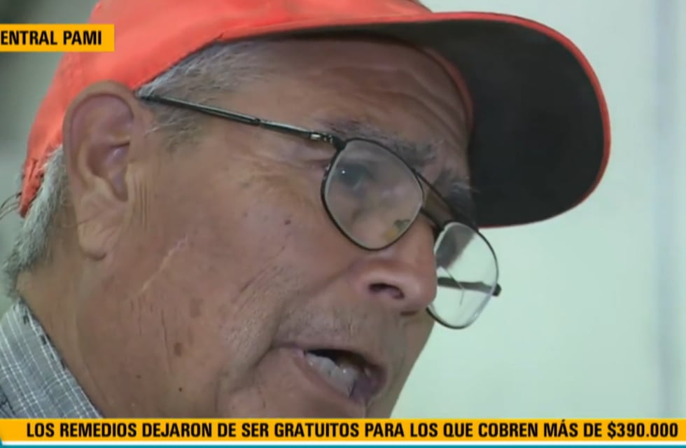 Desolación: un jubilado rompió en llanto al reclamar por sus medicamentos en Córdoba