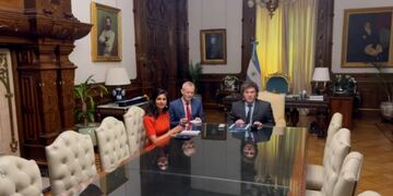 Javier Milei junto a la subdirectora del FMI, Gita GGopinath.